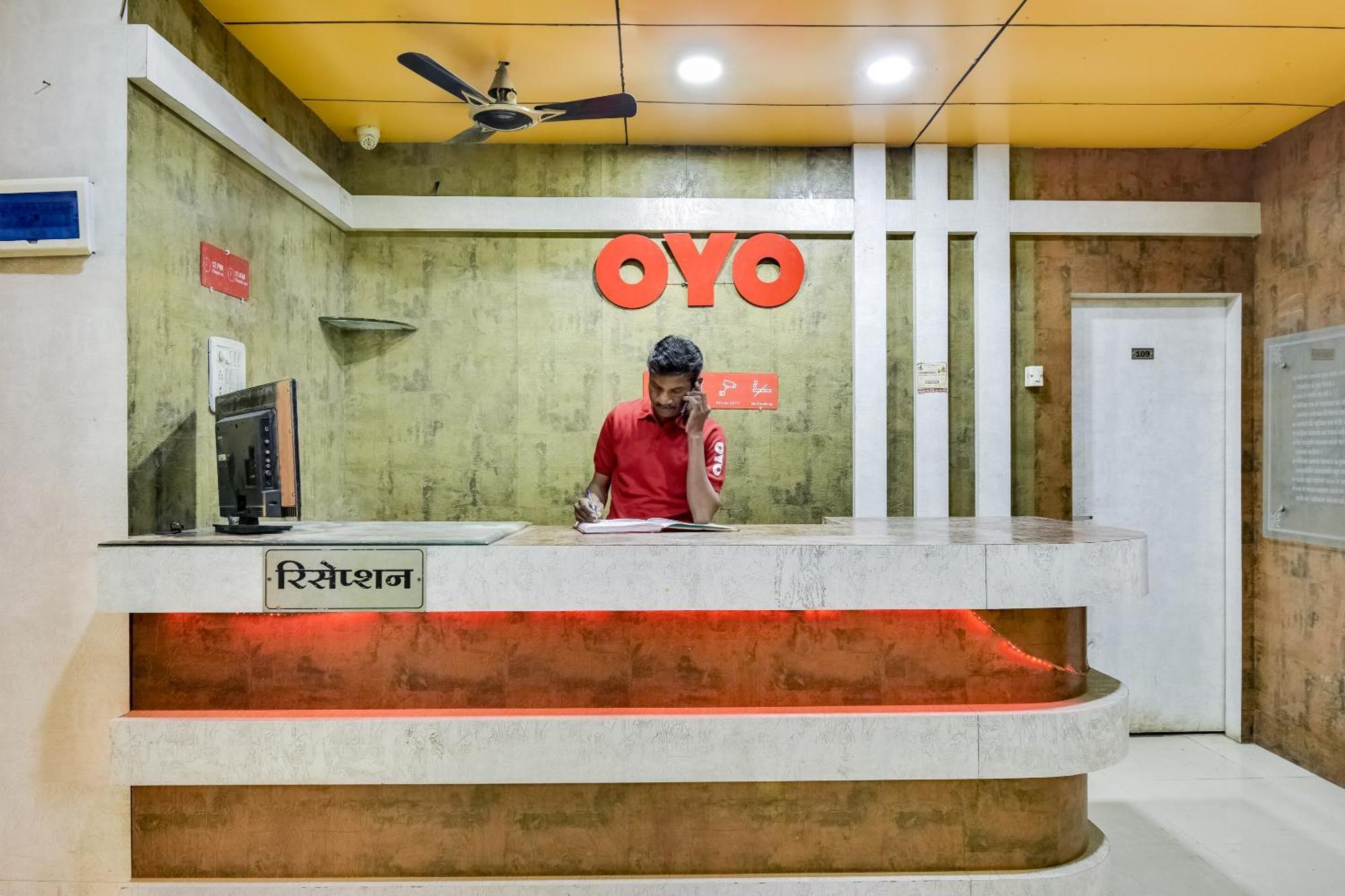 Oyo 69828 ホテル アリアン Khāmgaon エクステリア 写真
